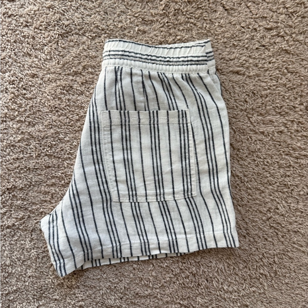 GAP High Waist Women's Shorts in Navy Blue and White Stripes - Picture 2 of 4